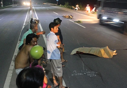 Điều khiển xe máy quá tốc độ, một thanh niên tử vong ảnh 1