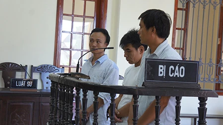 'Trùm' sản xuất băng vệ sinh giả bị đề nghị 6 năm tù ảnh 1