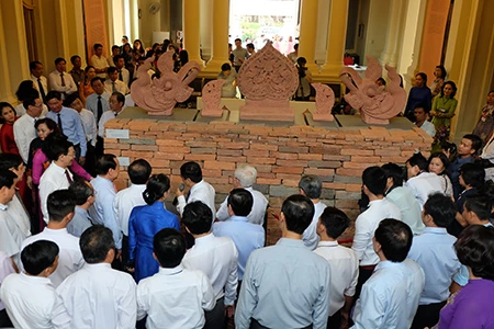 TP.HCM tiếp nhận 638 hiện vật Hoàng thành Thăng Long ảnh 5 TP.HCM tiếp nhận 638 hiện vật Hoàng thành Thăng Long ảnh 5