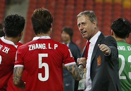 Trận đấu vòng loại World Cup 2018 đá trên sân có... máy lạnh ảnh 1