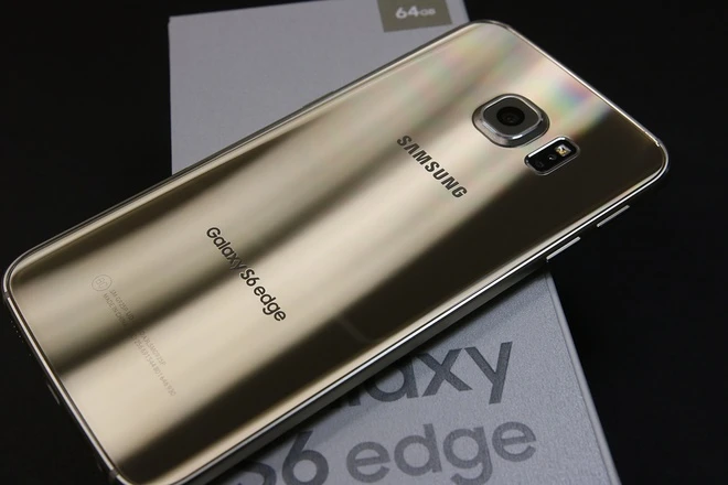 8 smartphone cao cấp có phiên bản màu vàng ảnh 3