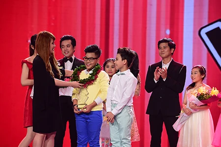 'Công chúa tóc mây' Hồng Minh đăng quang The Voice Kids 2015 ảnh 2