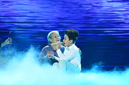 'Công chúa tóc mây' Hồng Minh đăng quang The Voice Kids 2015 ảnh 4