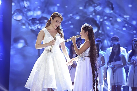 'Công chúa tóc mây' Hồng Minh đăng quang The Voice Kids 2015 ảnh 8