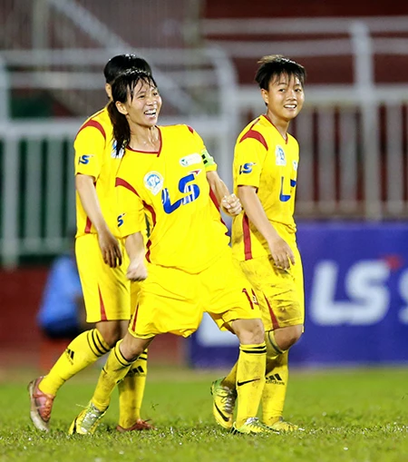 Đội nữ TP.HCM vô địch giải bóng đá quốc tế mở rộng ảnh 8