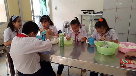 'Cửa hàng' đồng giá 5.000 đồng của học sinh khiếm thị ảnh 4