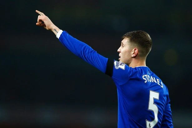 M.U tung 'tiền tấn' biến Stones thành hậu vệ đắt nhất thế giới ảnh 1