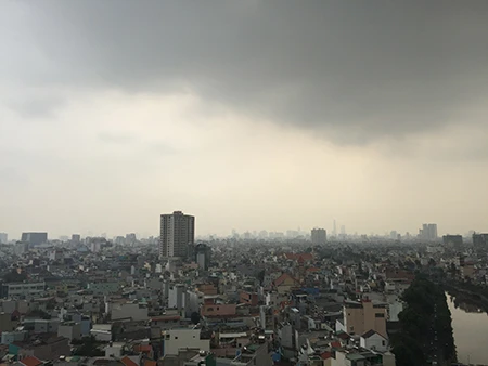 Vì sao Sài Gòn sáng nay chìm trong sương mờ? ảnh 1