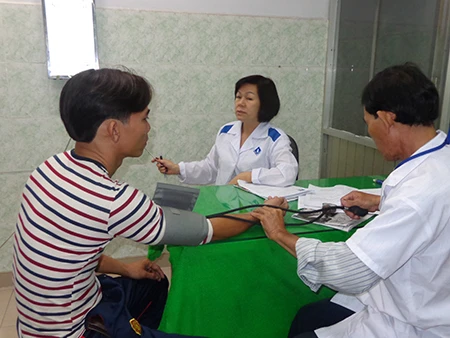 Ngày đầu tiên khám sức khỏe lái xe theo cách mới ảnh 4