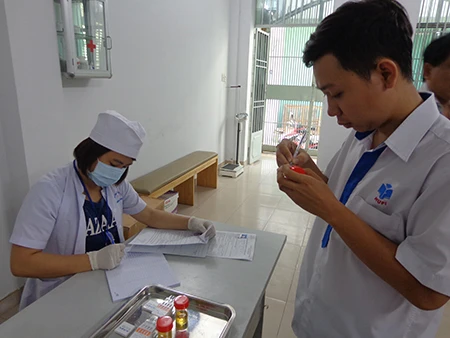 Ngày đầu tiên khám sức khỏe lái xe theo cách mới ảnh 9