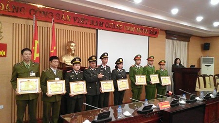 Mua 30 triệu/bộ chip để gian lận xăng dầu ảnh 1