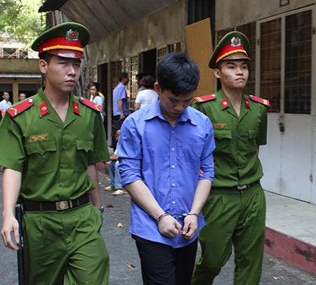 Chích điện cướp ô tô... được 300.000 đồng và 10 năm tù ảnh 1