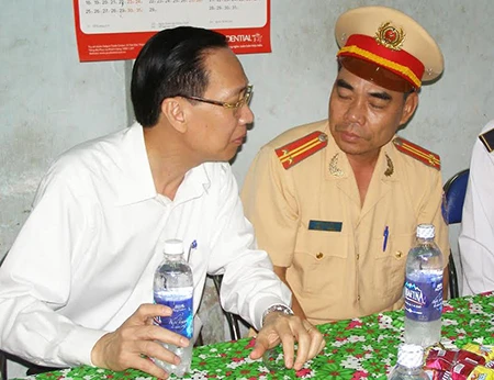 'Các em nhớ gọi điện chúc tết vợ, con ở nhà' ảnh 5