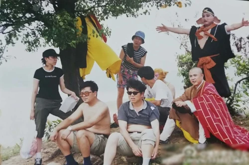 anh-hau-truong-thoi-quay-phim-thieu-thon-cua-tay-du-ky-8