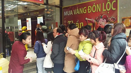 Chen nhau mua vàng lấy 'vía' thần tài đầu năm ảnh 20