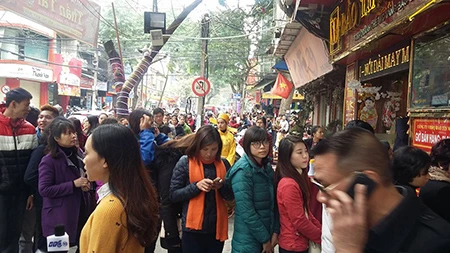 Chen nhau mua vàng lấy 'vía' thần tài đầu năm ảnh 23