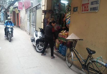 Bé sơ sinh bị mẹ bỏ rơi, vợ chồng hiếm muộn tha thiết xin nuôi ảnh 1