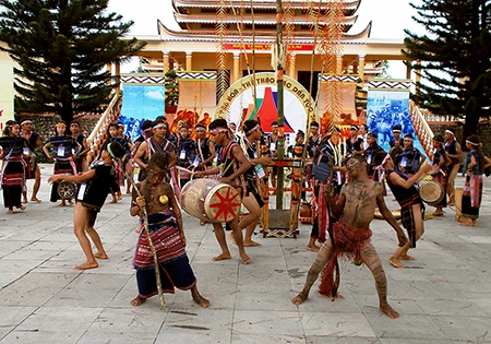 Hơn 1.000 nghệ nhân dân tộc tham gia Hội thao Văn hóa ảnh 1