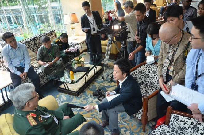 Thượng tướng Chí Vịnh: Muốn gì lên diễn đàn nói, đừng phát tờ rơi 