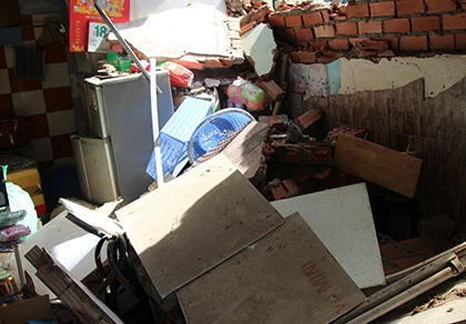 ​Hai chiếc xe cẩu công trình hầm chui tự trôi gây tai nạn ảnh 2