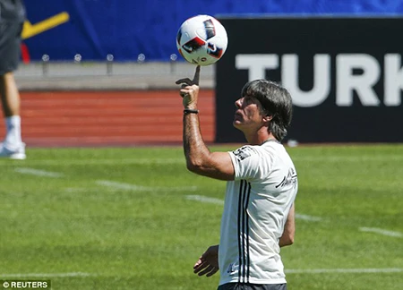 Schweinsteiger tiết lộ bí mật về loạt đá penalty đau tim với Ý ảnh 7