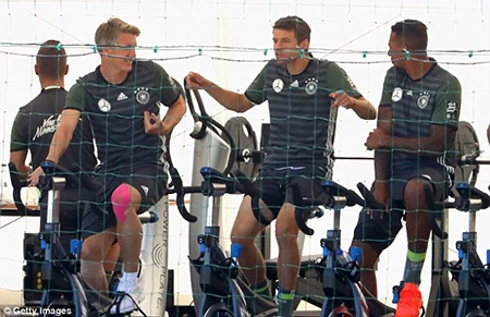 Schweinsteiger tiết lộ bí mật về loạt đá penalty đau tim với Ý ảnh 1