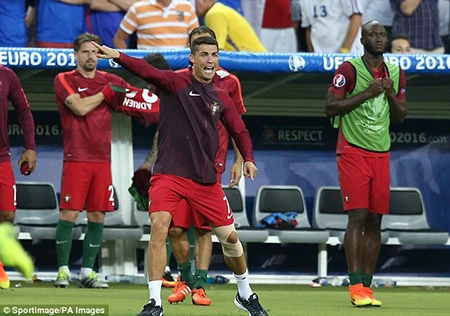 Ronaldo 3 lần bật khóc trong trận chung kết Euro 2016 ảnh 17