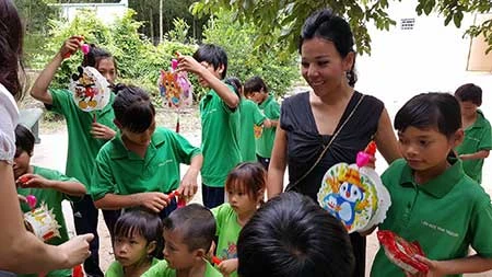 Mùa Trung thu đầu tiên của bọn trẻ “3 không” ảnh 3