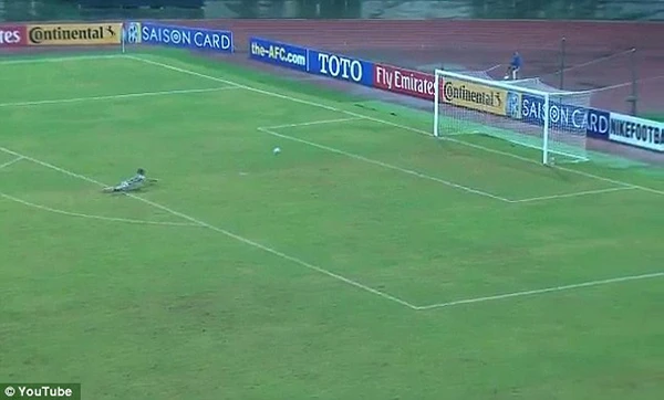 Bàn thua không thể tin nổi của thủ môn Triều Tiên ảnh 2