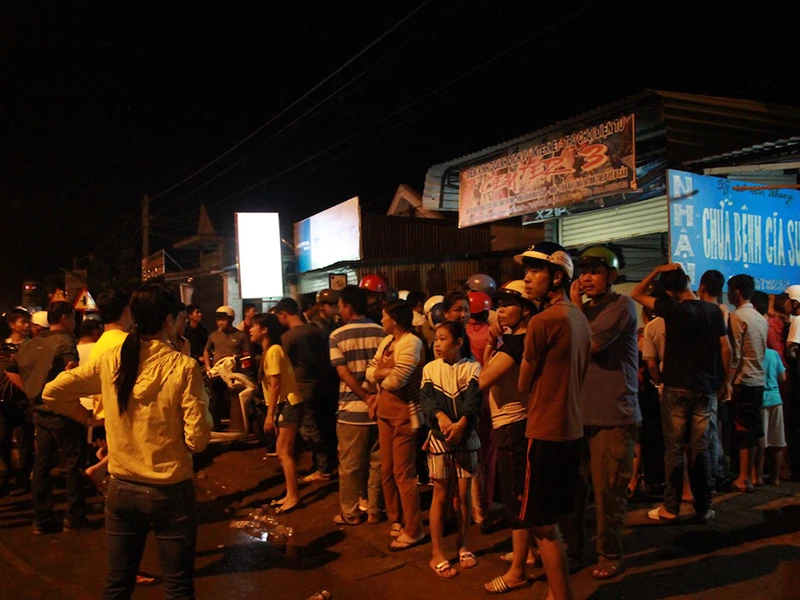 Bắt cháu bé làm con tin, đòi công an cấp súng để tự tử ảnh 1