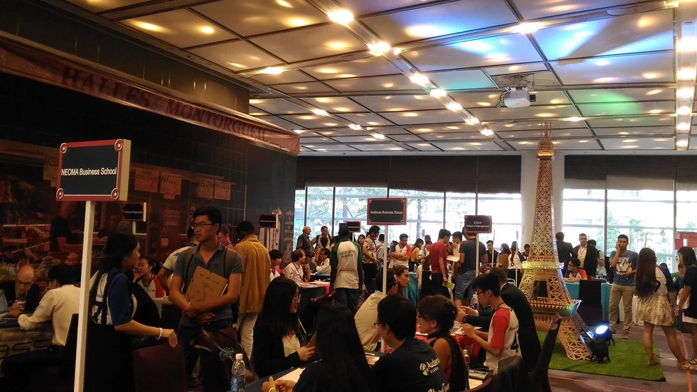 Hơn 1.000 SV-HS đến với Ngày hội Du học Pháp ảnh 1