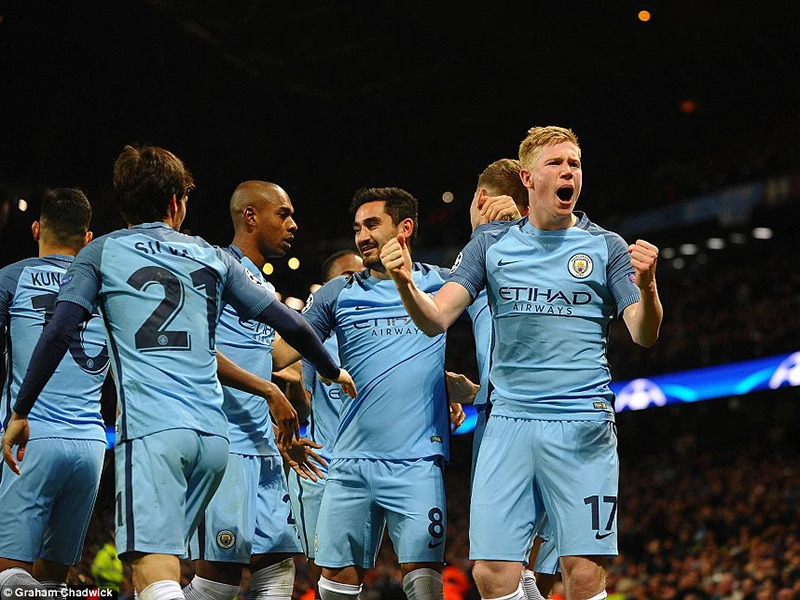 Man City lập kỳ tích trong ngày ngược dòng hạ đẹp Barca ảnh 2