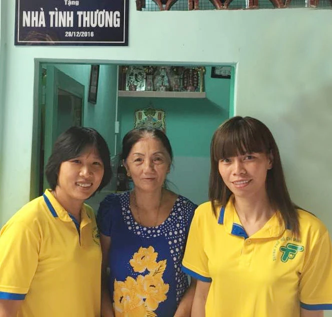 Công Vinh tôn vinh tuyển nữ TP.HCM ảnh 2