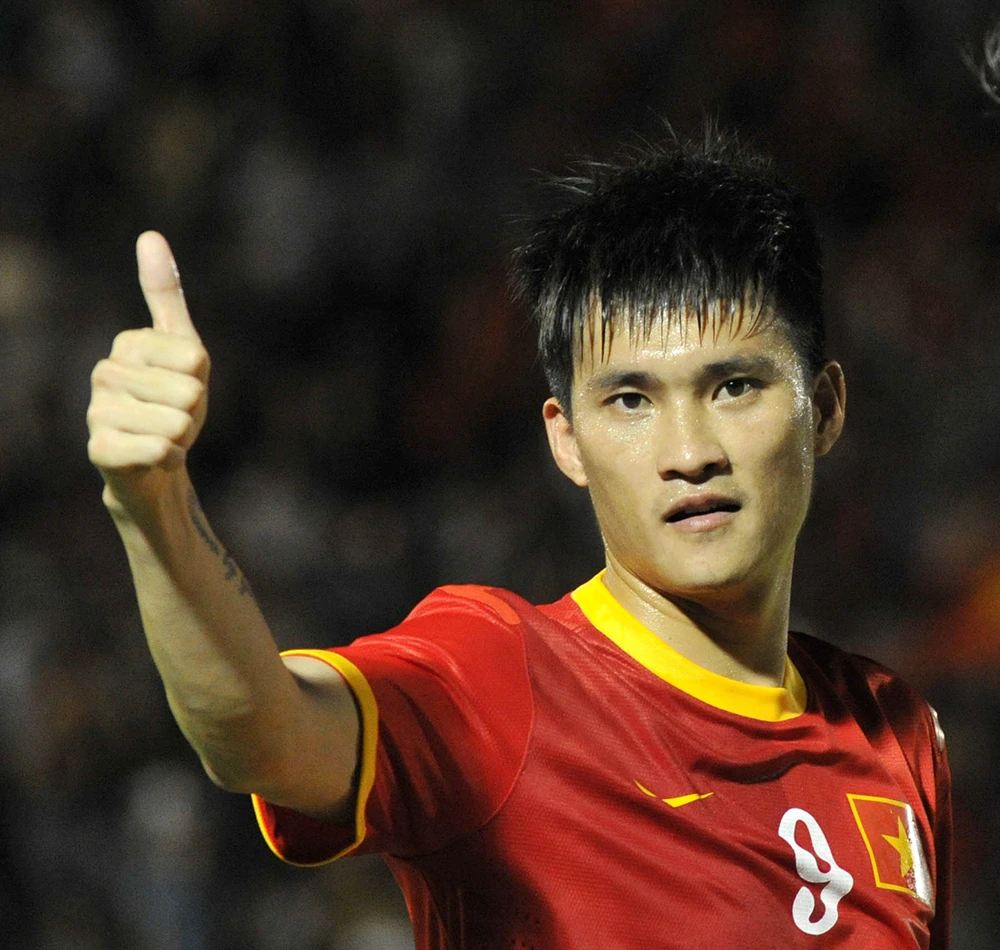 Công Vinh tôn vinh tuyển nữ TP.HCM ảnh 1