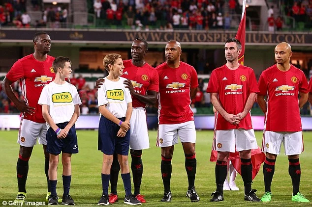 Huyền thoại MU đánh đối thủ gãy răng, mất trí nhớ ảnh 2