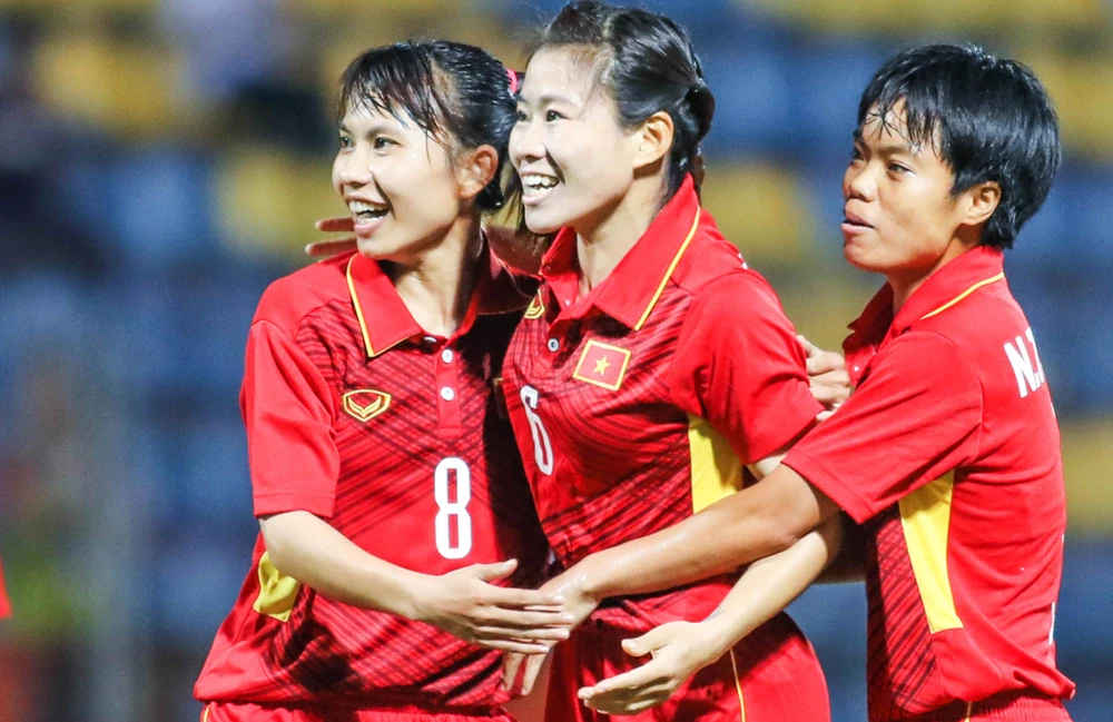 Khoảnh khắc đăng quang cảm xúc của bóng đá nữ Việt Nam ảnh 2