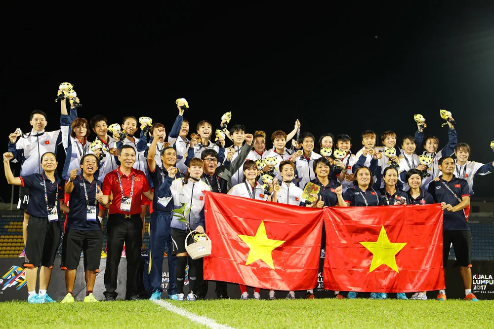 Khoảnh khắc đăng quang cảm xúc của bóng đá nữ Việt Nam ảnh 21