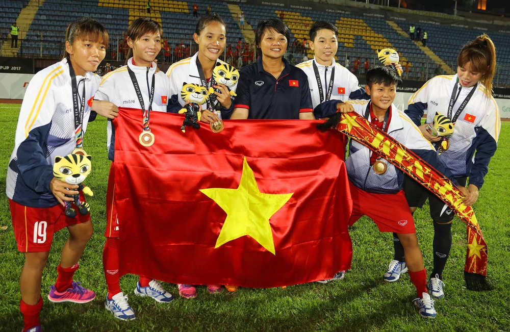 Khoảnh khắc đăng quang cảm xúc của bóng đá nữ Việt Nam ảnh 20