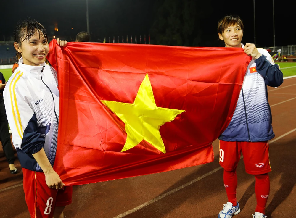 Khoảnh khắc đăng quang cảm xúc của bóng đá nữ Việt Nam ảnh 11