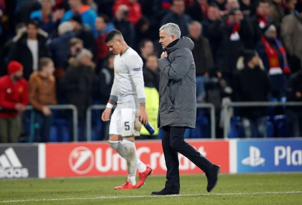 MU thua vì không biết phải đá thắng hay đá hòa ảnh 1