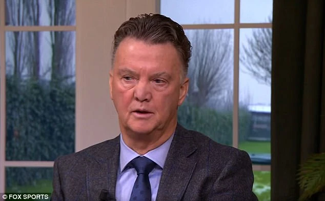 HLV Louis van Gaal tấn công Mourinho ảnh 1