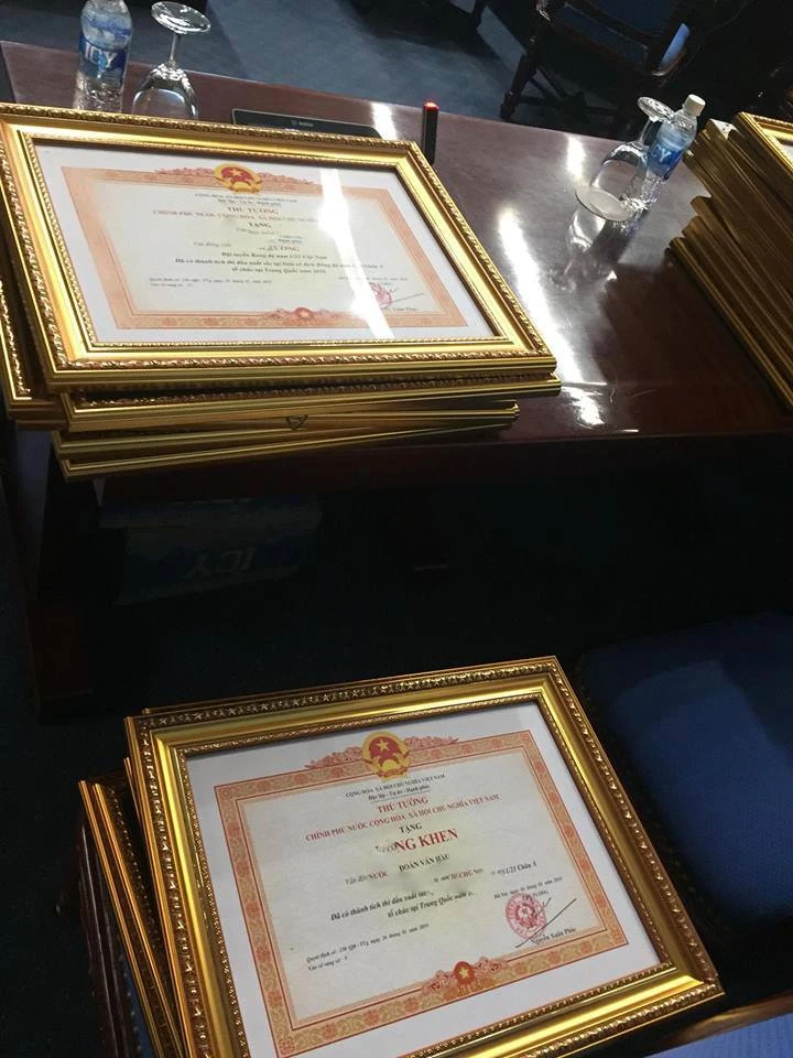 U-23 VN diễu hành hơn 4 giờ trên xe buýt giữa biển NHM ảnh 42