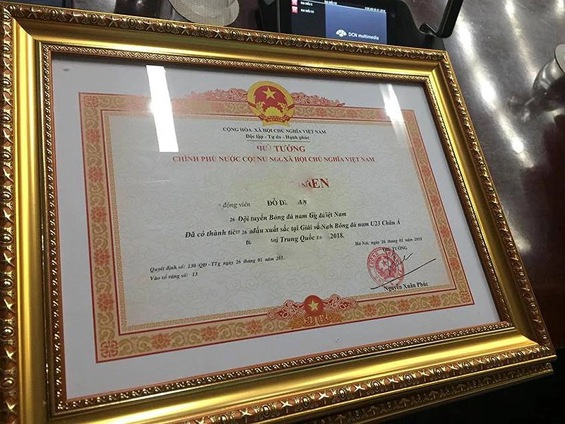 U-23 VN diễu hành hơn 4 giờ trên xe buýt giữa biển NHM ảnh 41