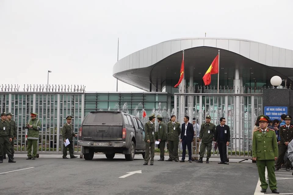 U-23 VN diễu hành hơn 4 giờ trên xe buýt giữa biển NHM ảnh 95