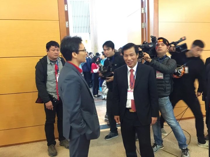 U-23 VN diễu hành hơn 4 giờ trên xe buýt giữa biển NHM ảnh 64