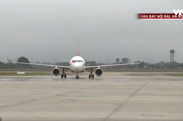 U-23 VN diễu hành hơn 4 giờ trên xe buýt giữa biển NHM ảnh 66