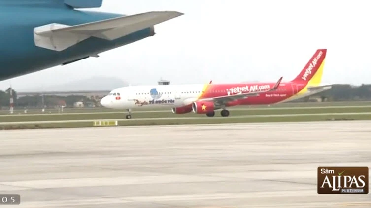 U-23 VN diễu hành hơn 4 giờ trên xe buýt giữa biển NHM ảnh 73