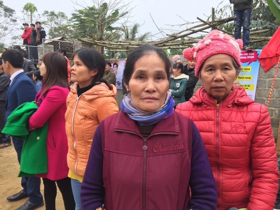 Hàng ngàn người đón thủ môn Bùi Tiến Dũng ở quê nhà ảnh 7