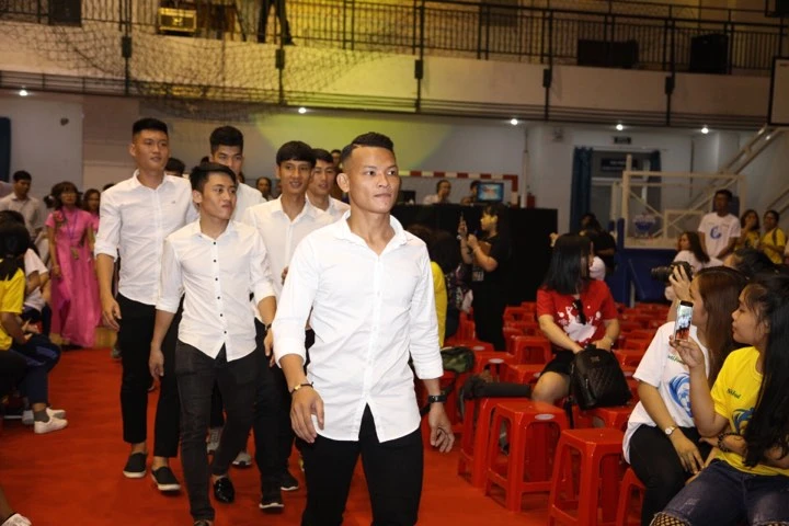 Văn Toàn giành cú đúp giải thưởng Fair Play 2017 ảnh 20