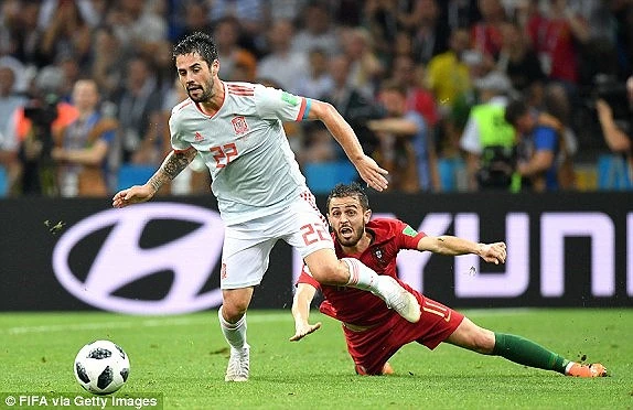 Nhìn lại màn rượt đuổi kinh điển của Tây Ban Nha - Bồ Đào Nha ảnh 34